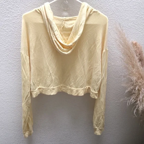 Colsie | Pullover cropped yellow Hoodie - Picture 5 of 7
